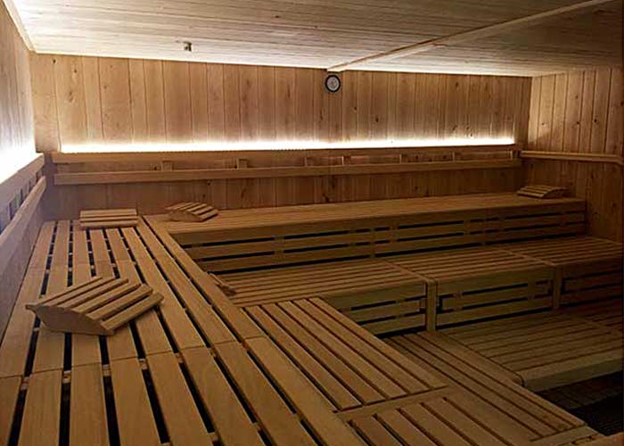 Saunabänke, Wand- und Deckenverkleidung aus Birkenholz